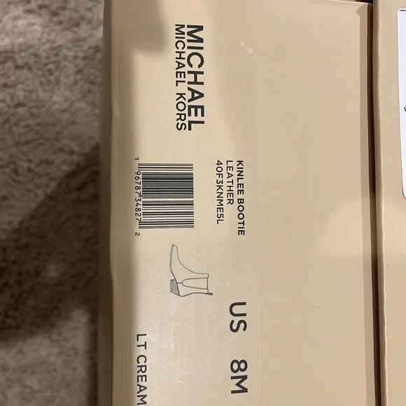 Michael Kors Elegant lt cream LEATHER Kinley Bootie new in the box size 8 - Picture 9 of 9